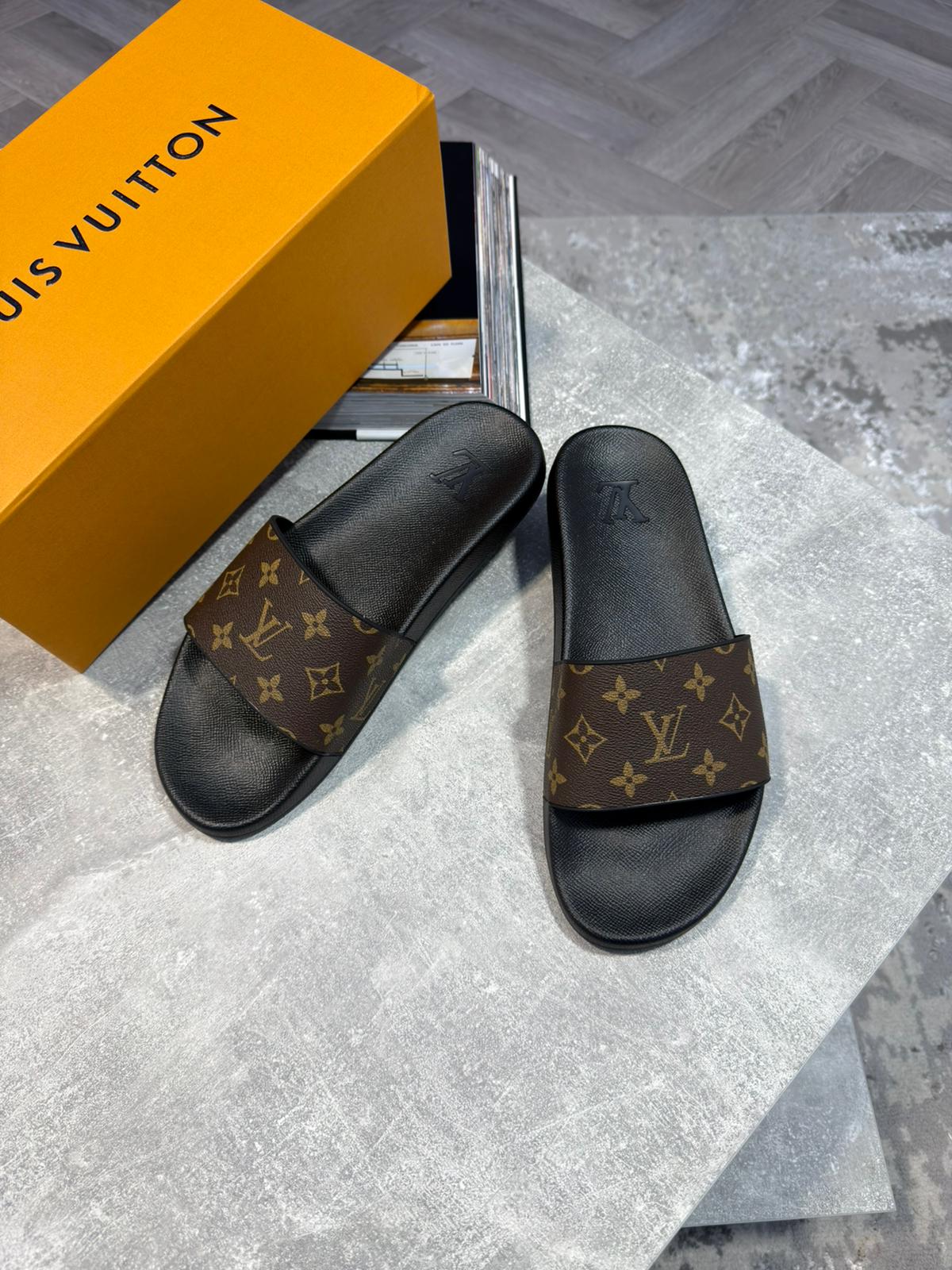 LV Brown Sliders image 3