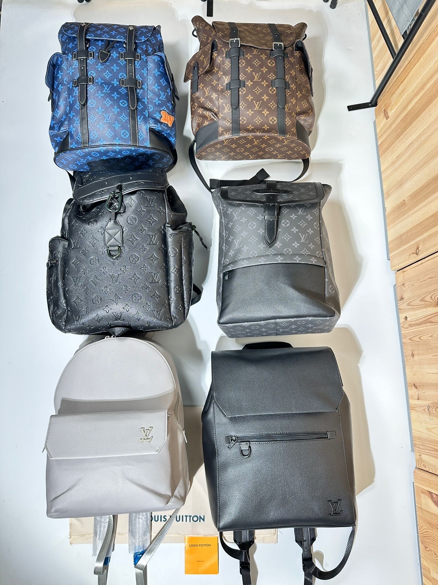 L-V BACKPACK GREY image 0