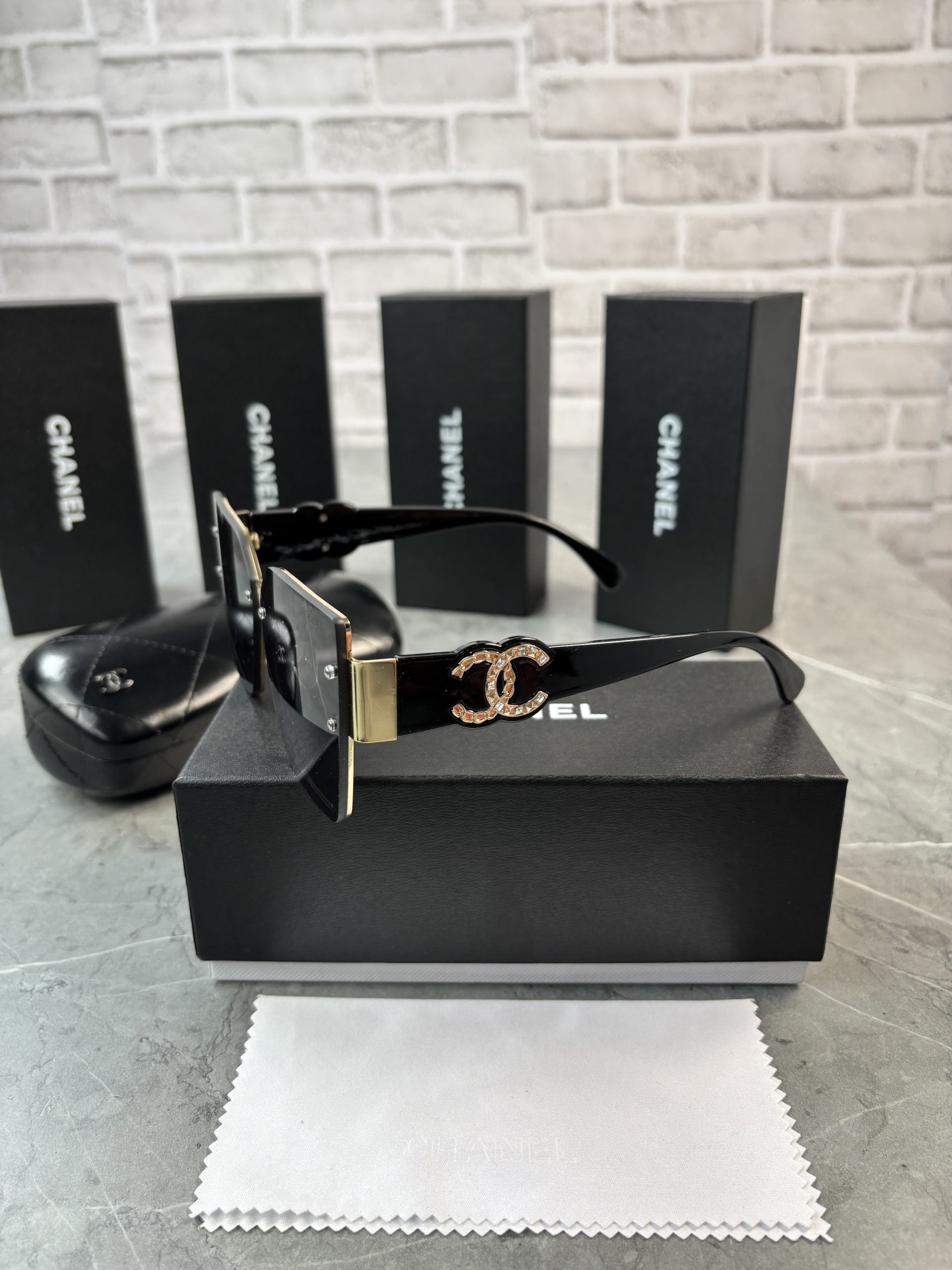 GC BLACK GLASSES image 1