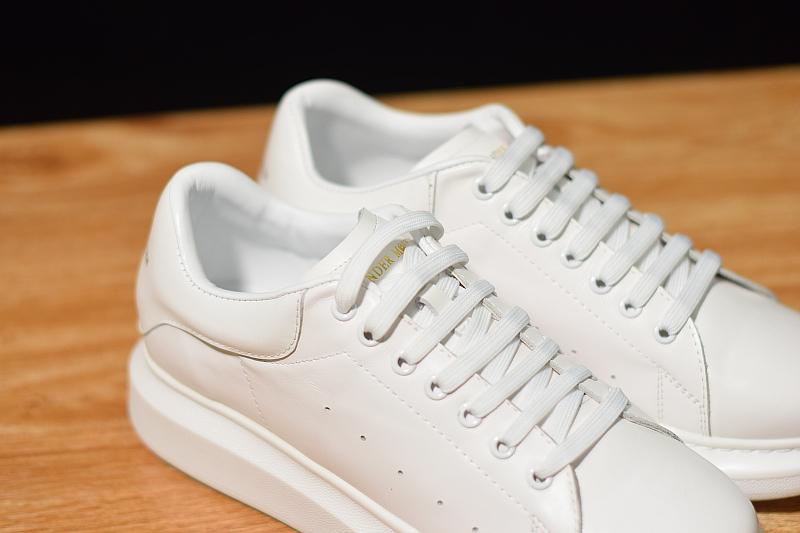 MQ' WHITE LEATHER image 1