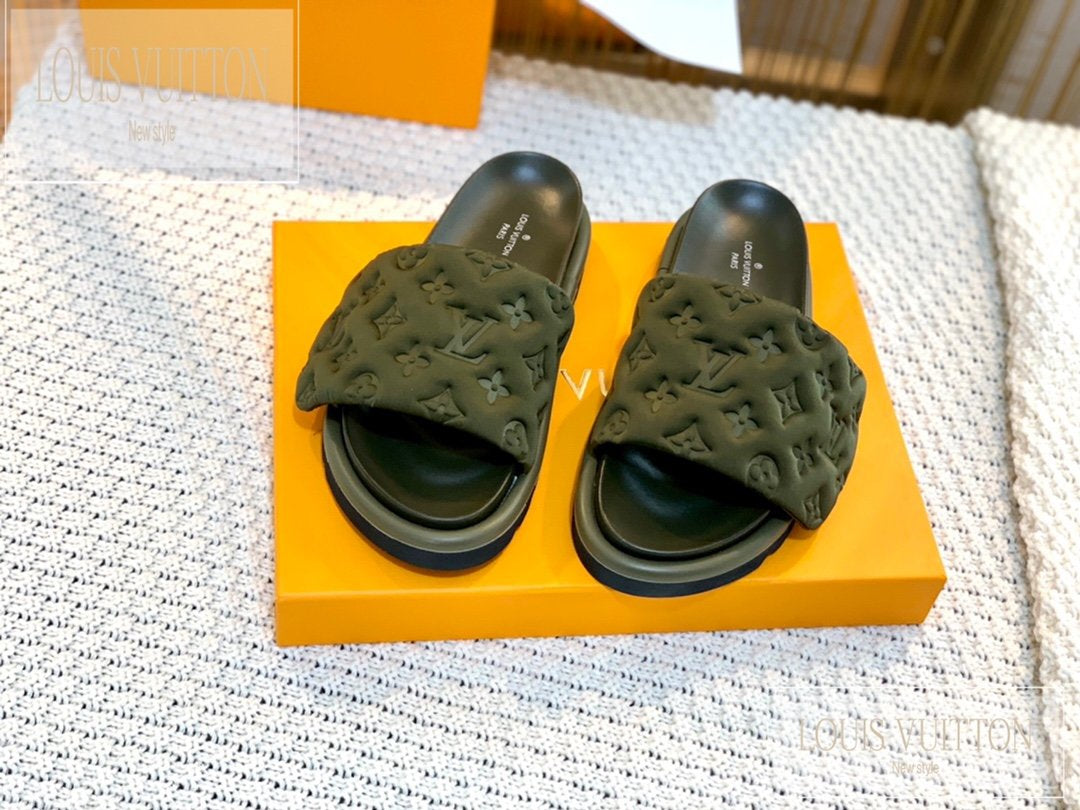 GREEN PILOW SLIDES image 9