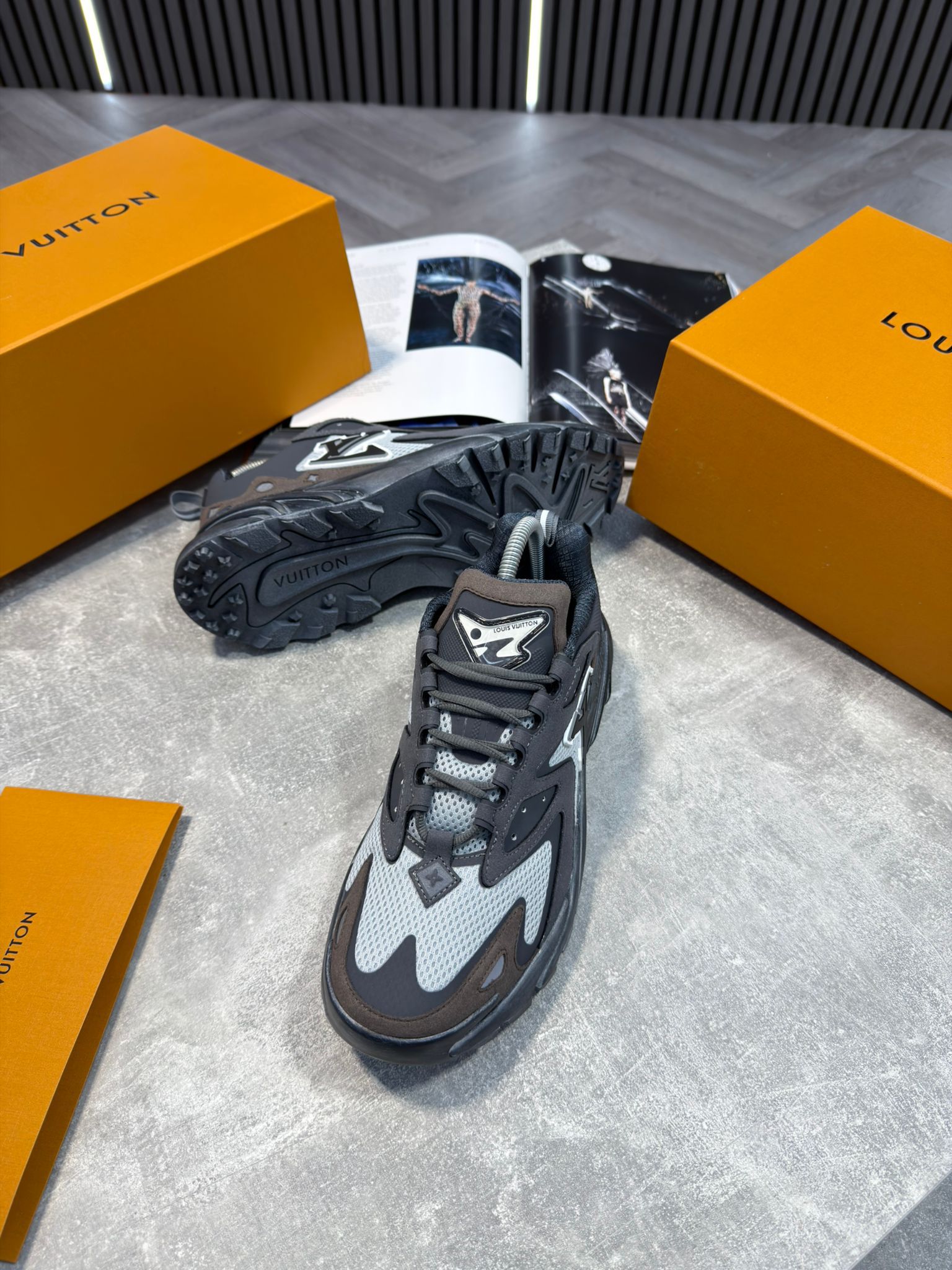 LV Tactics Grey image 6