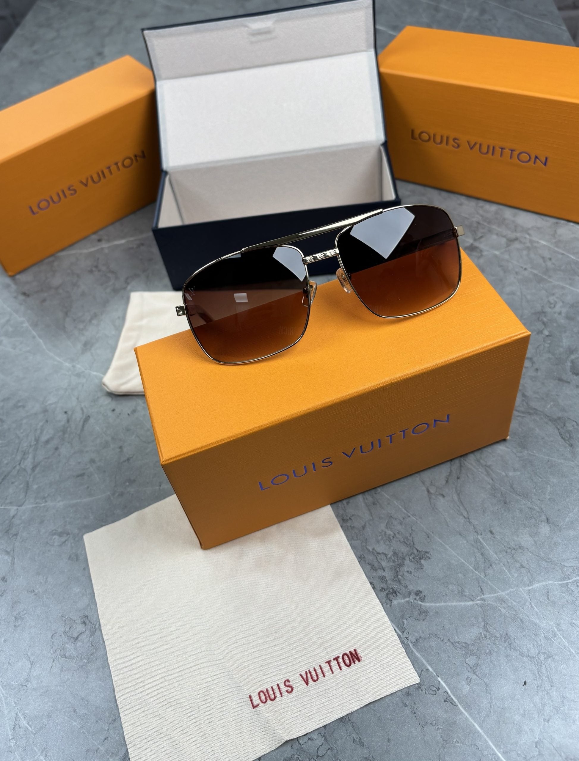 LV SUN-GLASSES image 0