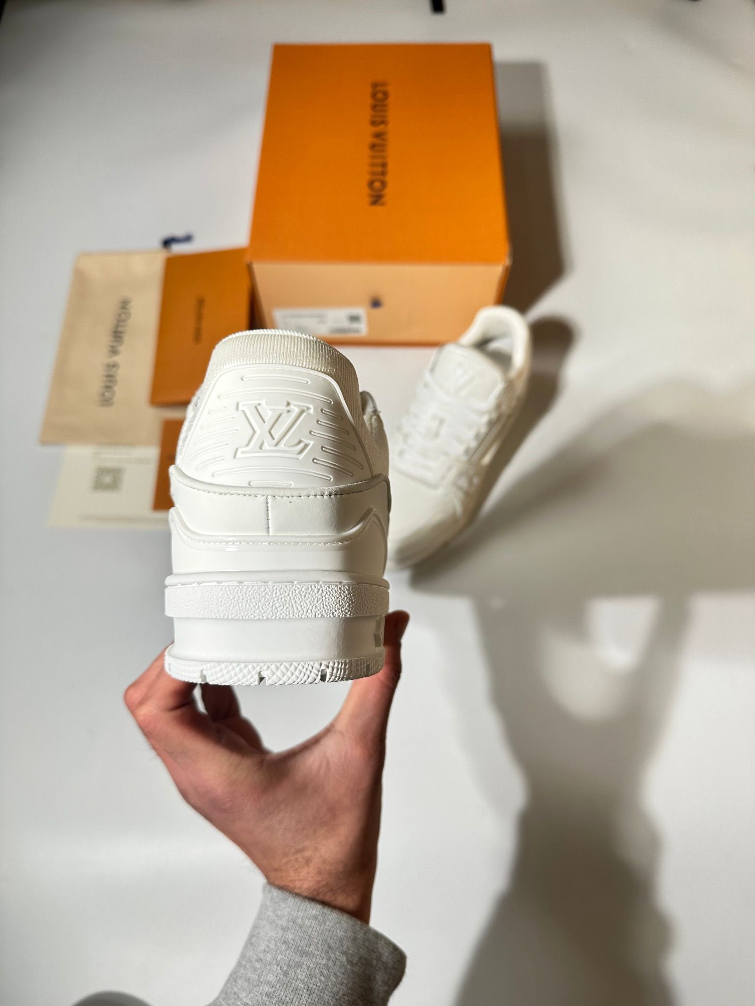 LV SNEAK image 3