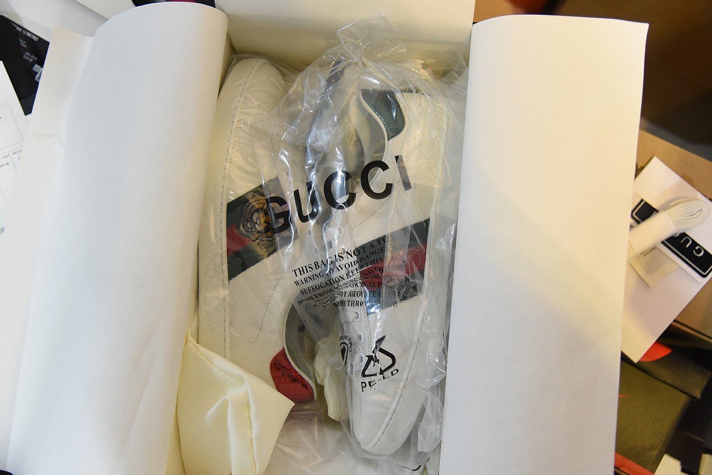 WHITE LOW SNEAK TIGER image 1