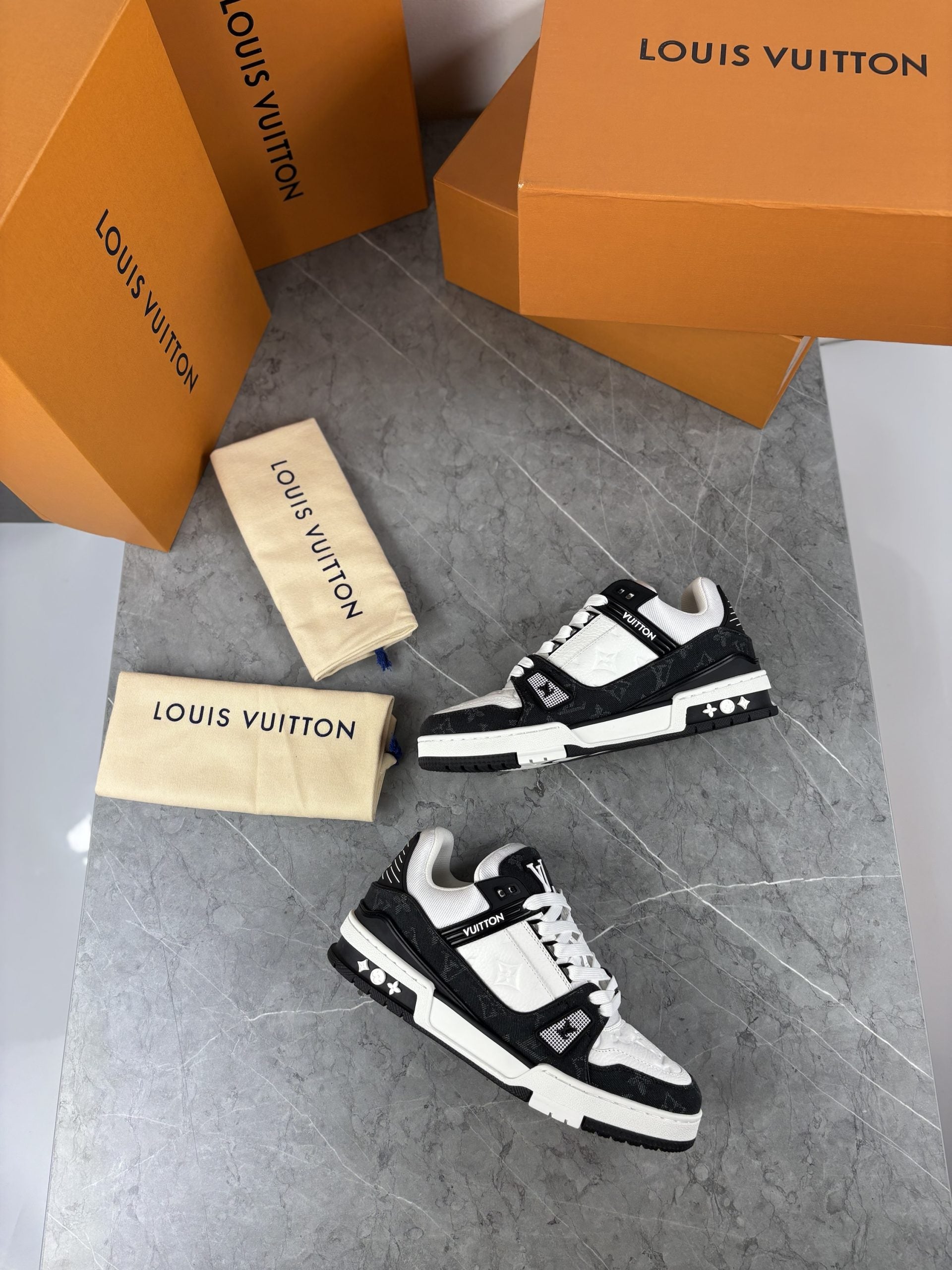 lV TRAINER BLACK - 7 image