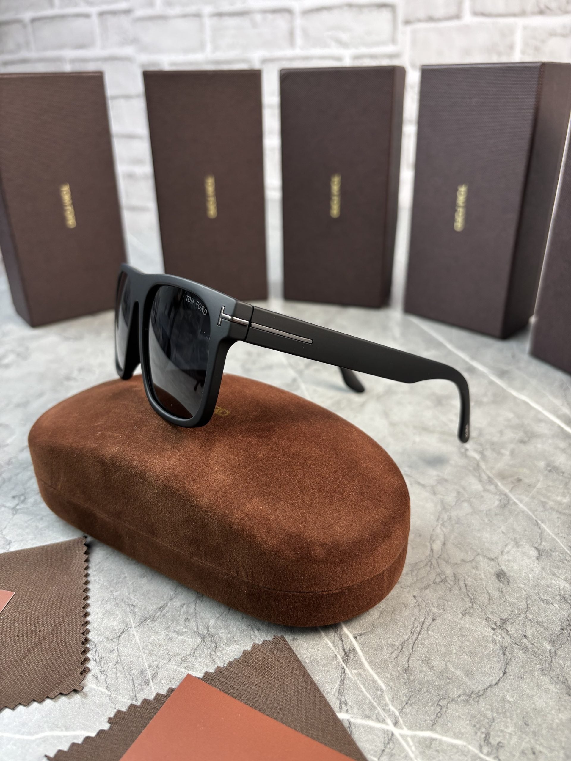 FORD BLACK GLASSES image 6