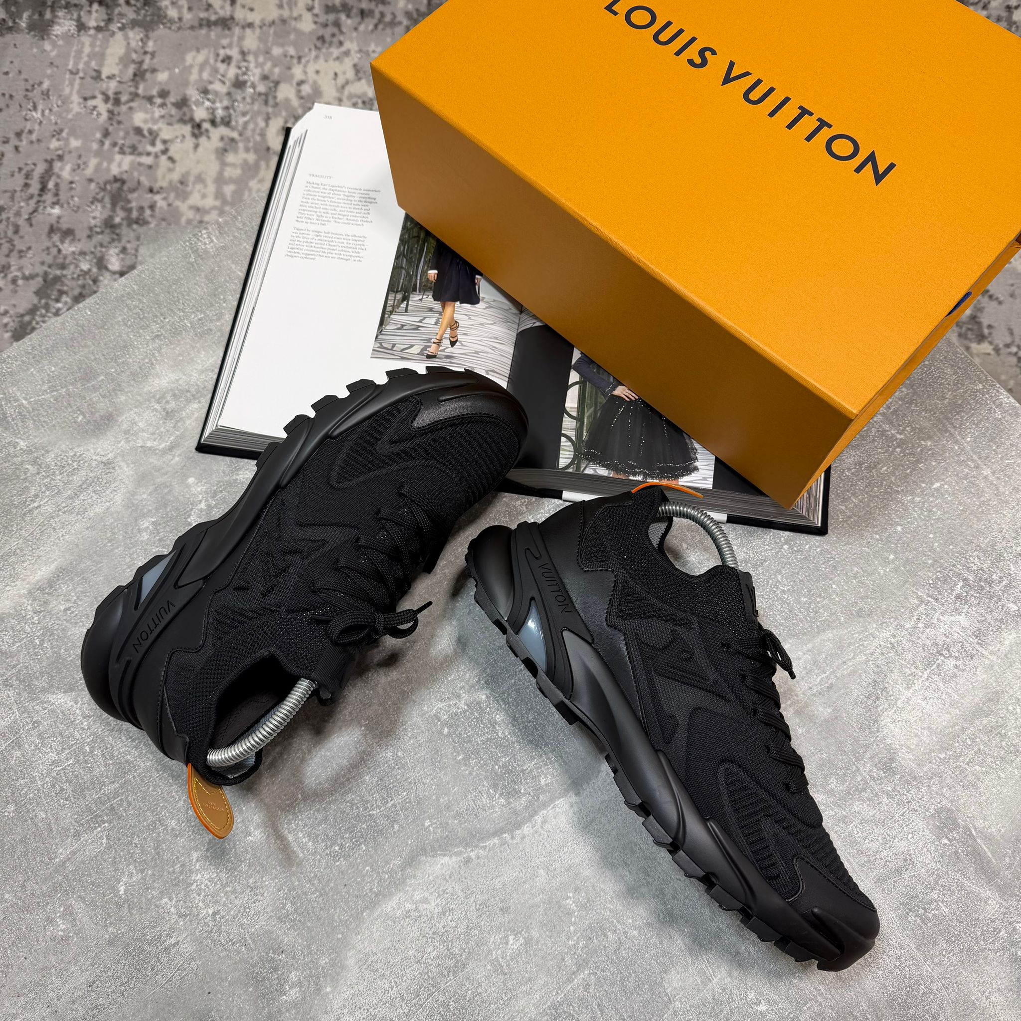 LV Sneaks All Black image 1