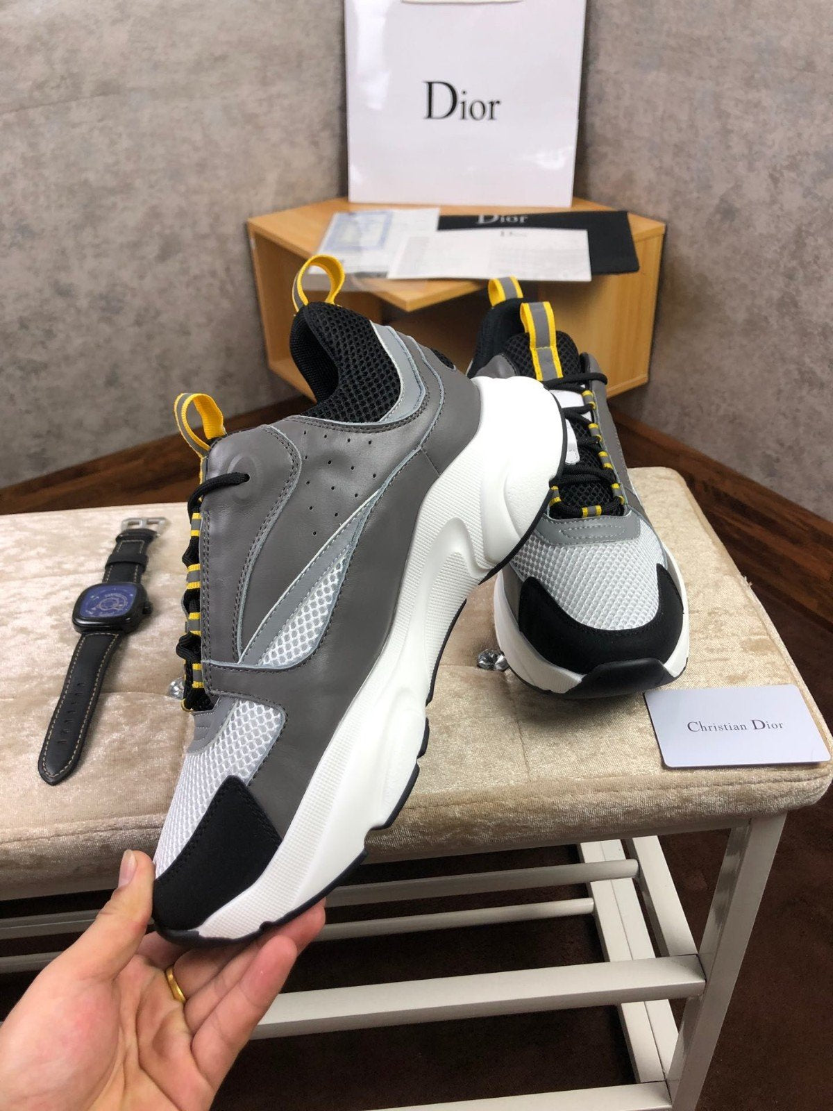 B22 GREY/WHITE image 2
