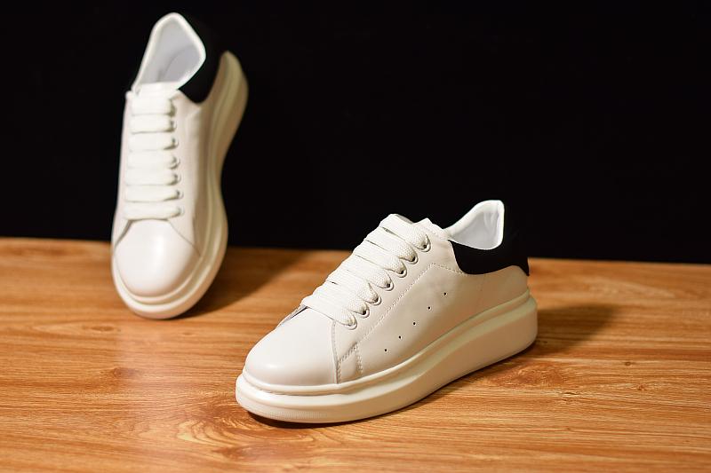MQ' WHITE SUEDE image 1