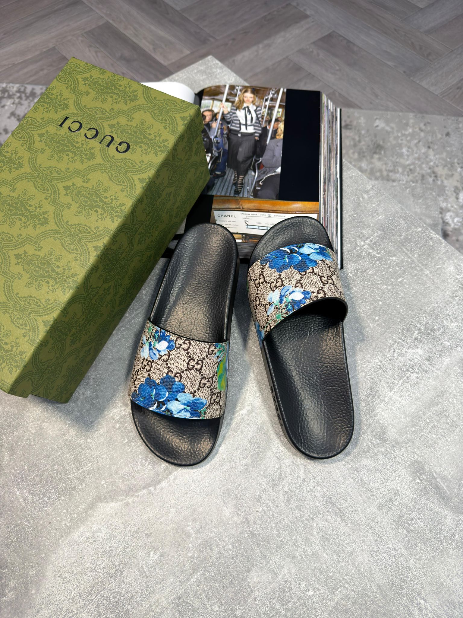 Gucci Sliders Women image 0