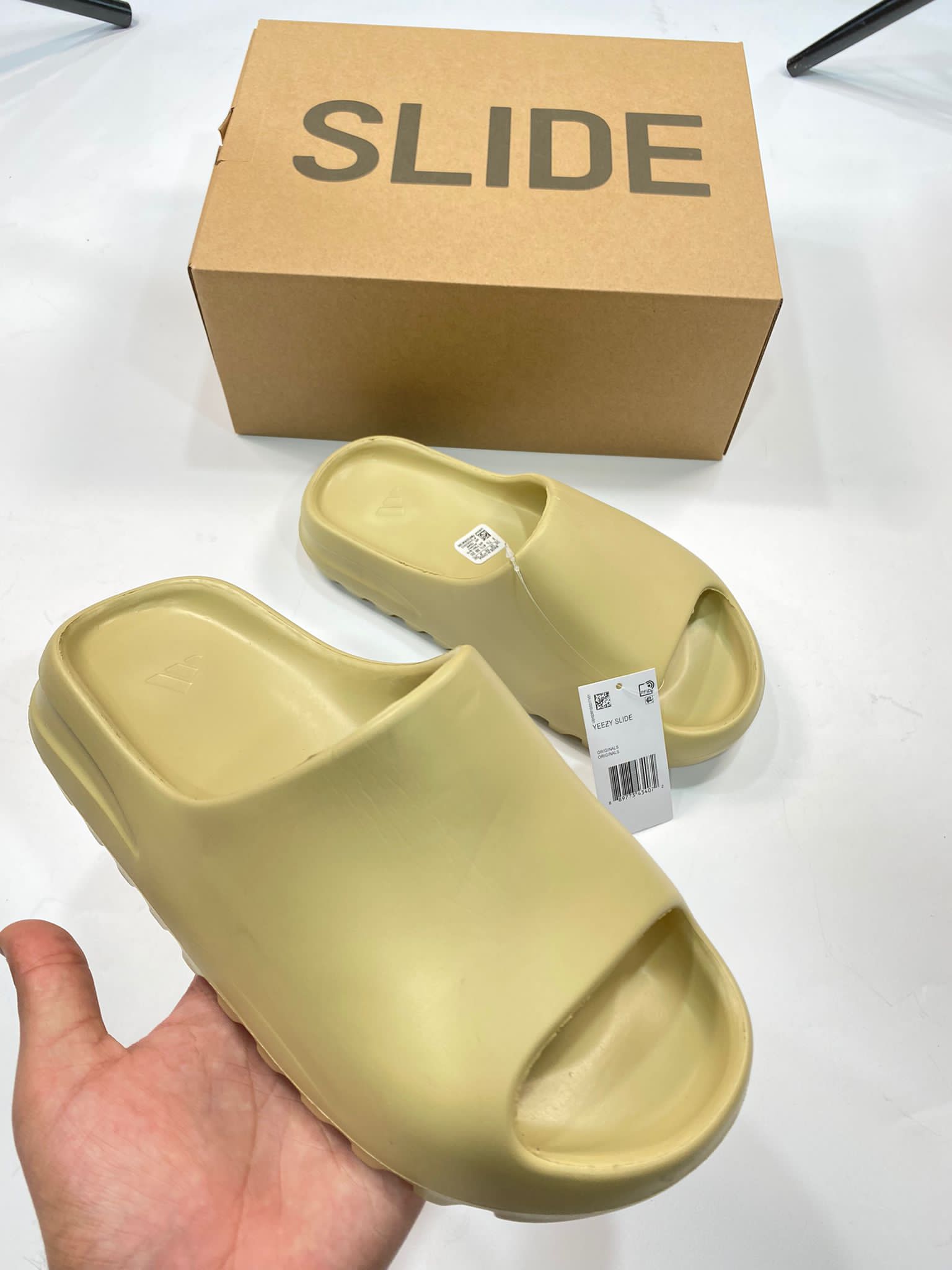 CREAM YZY SLIDE image 1