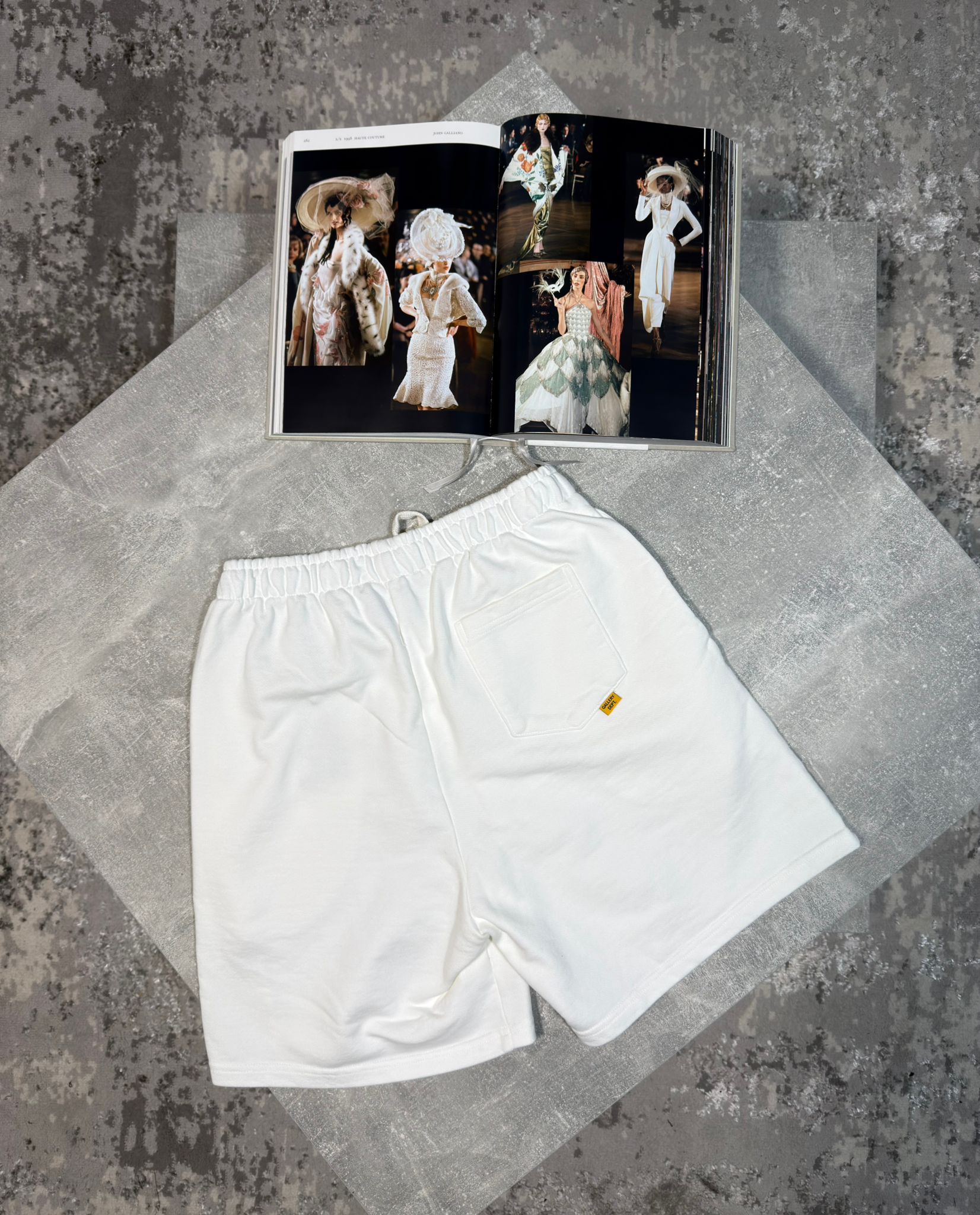 GD shorts White image 1