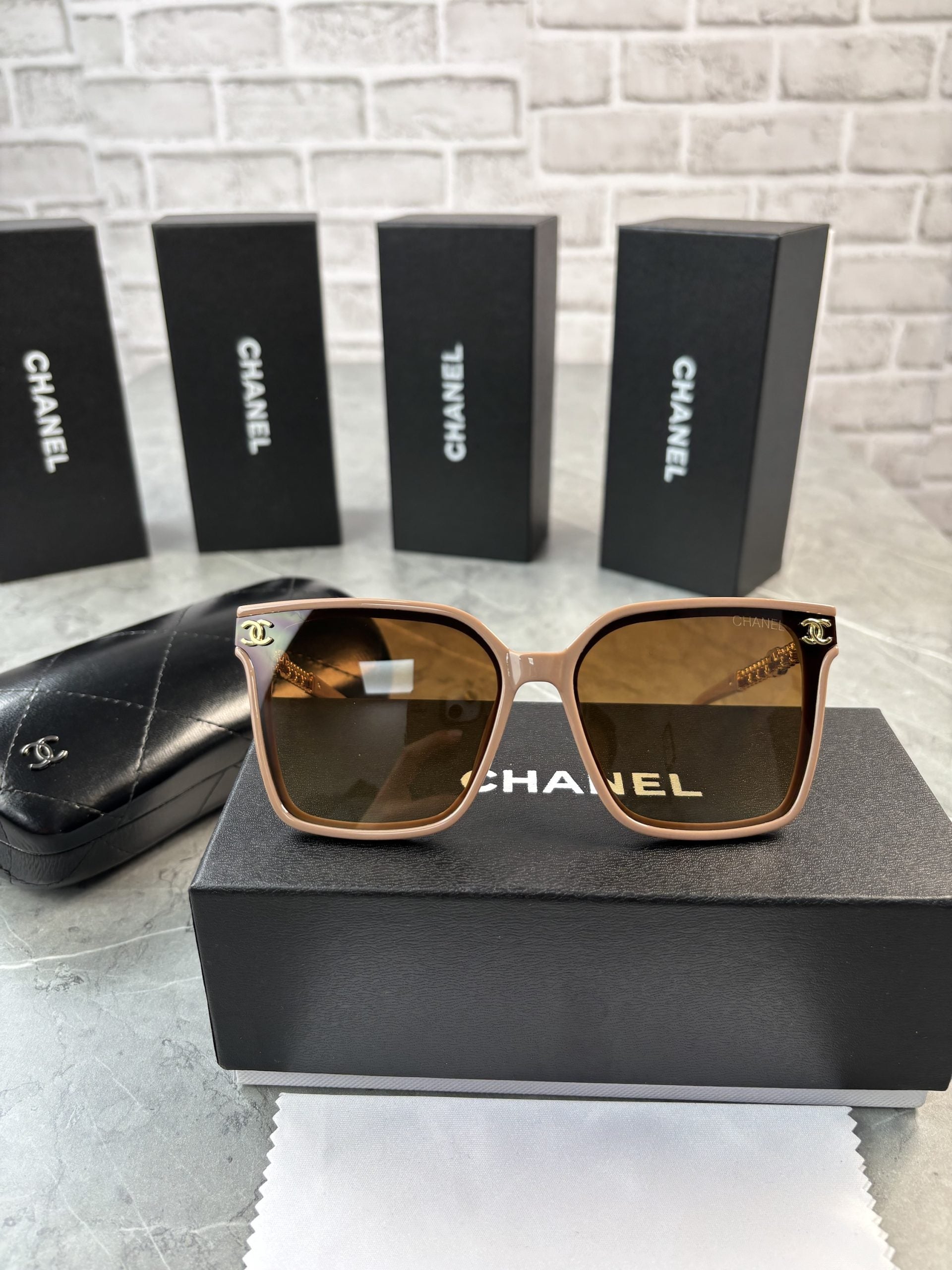 GC GOLD GLASSES image 0