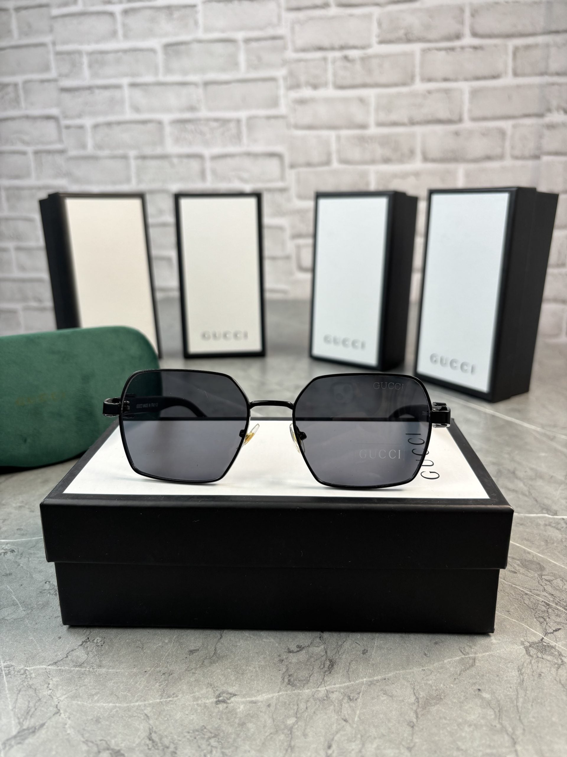 GC BLACK GLASSES image 0