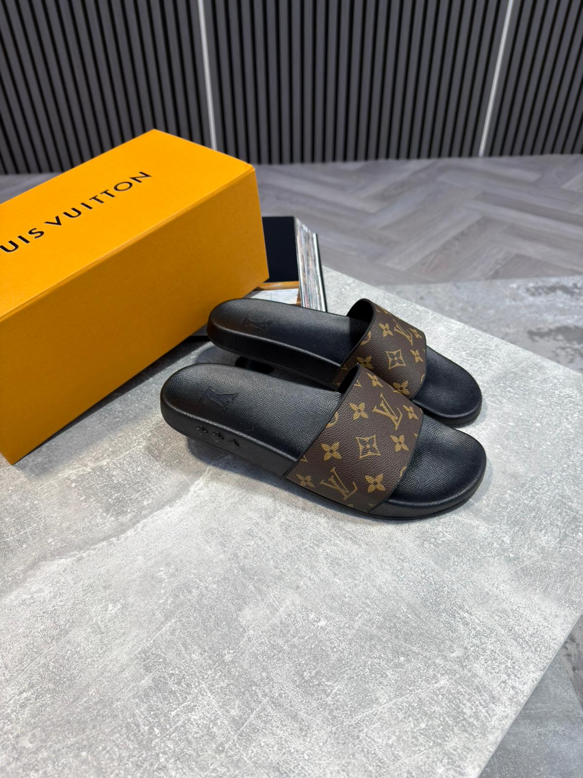 LV Brown Sliders image 1