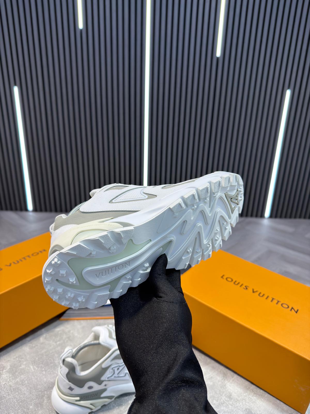 LV Tactics White image 6