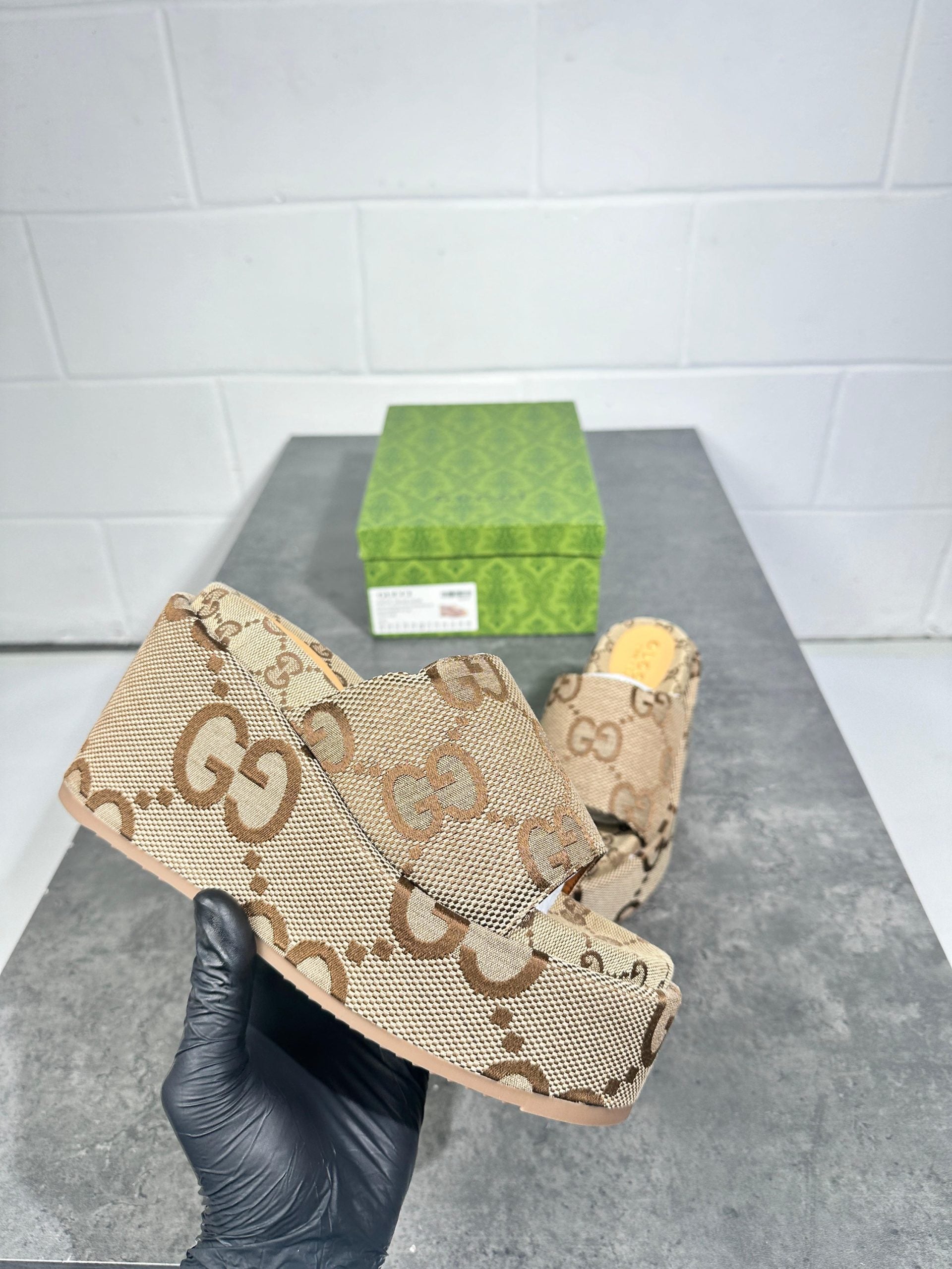 UCCI SLIDER - 4 image