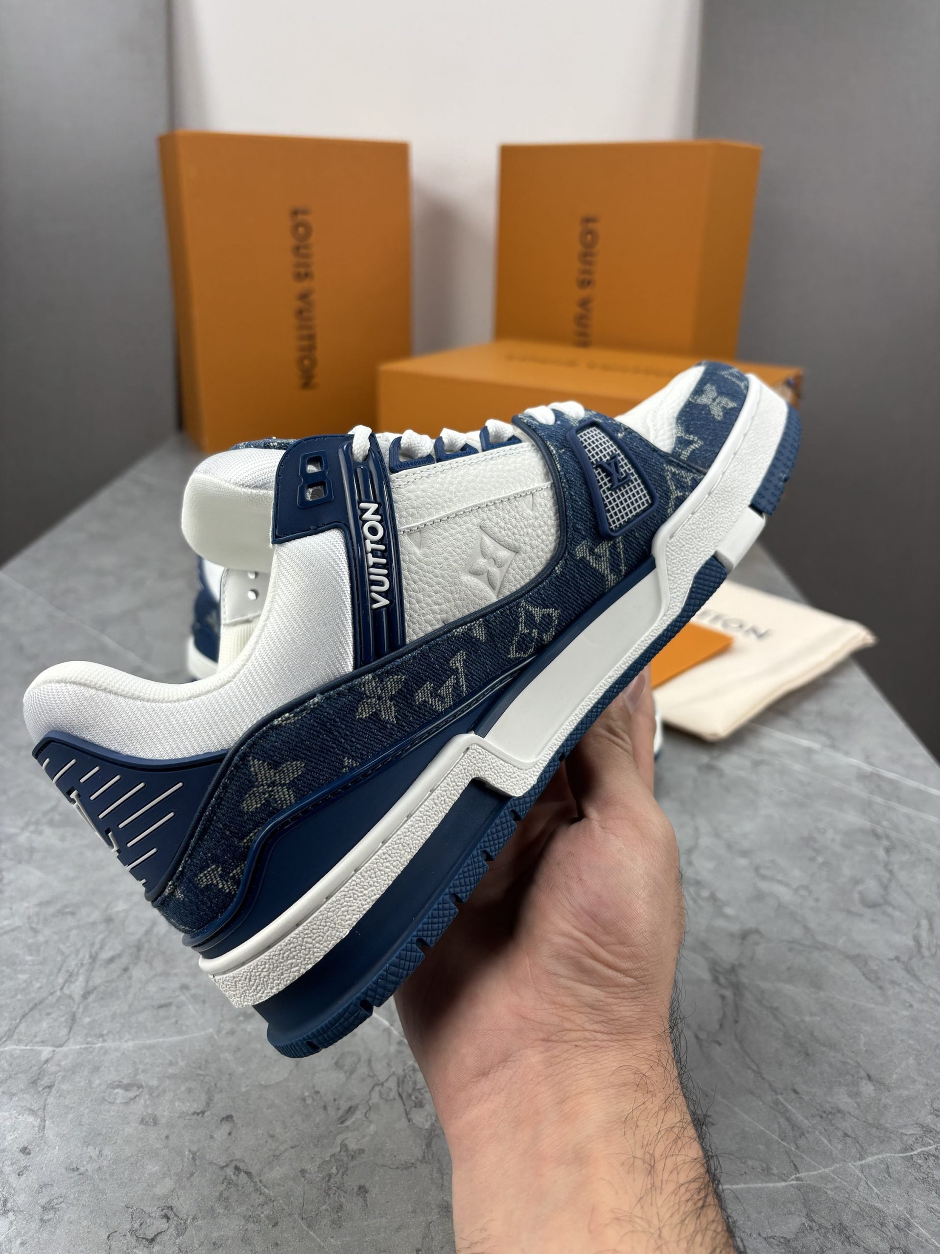 lV TRAINER BLUE image 3
