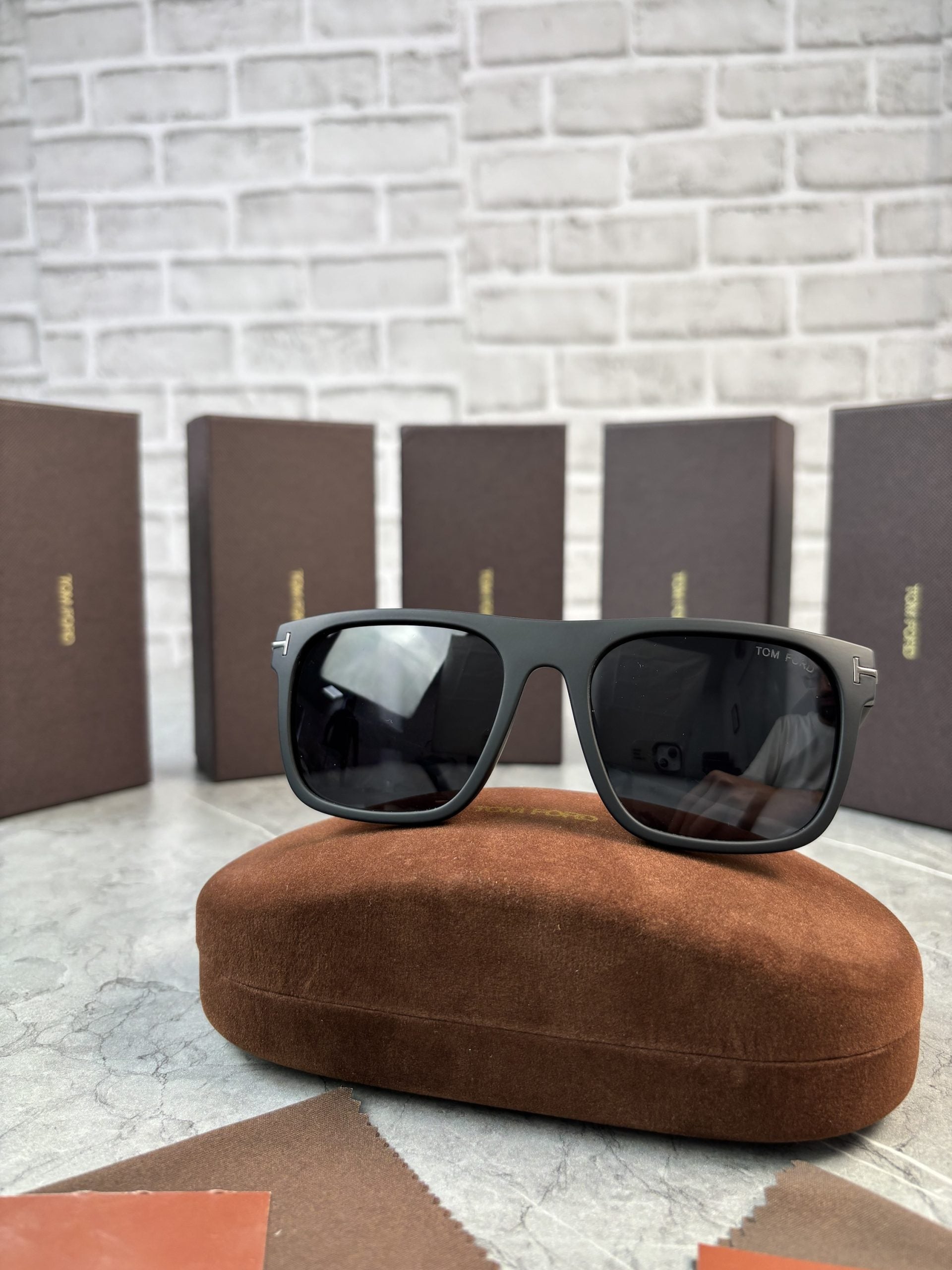 FORD BLACK GLASSES image 2