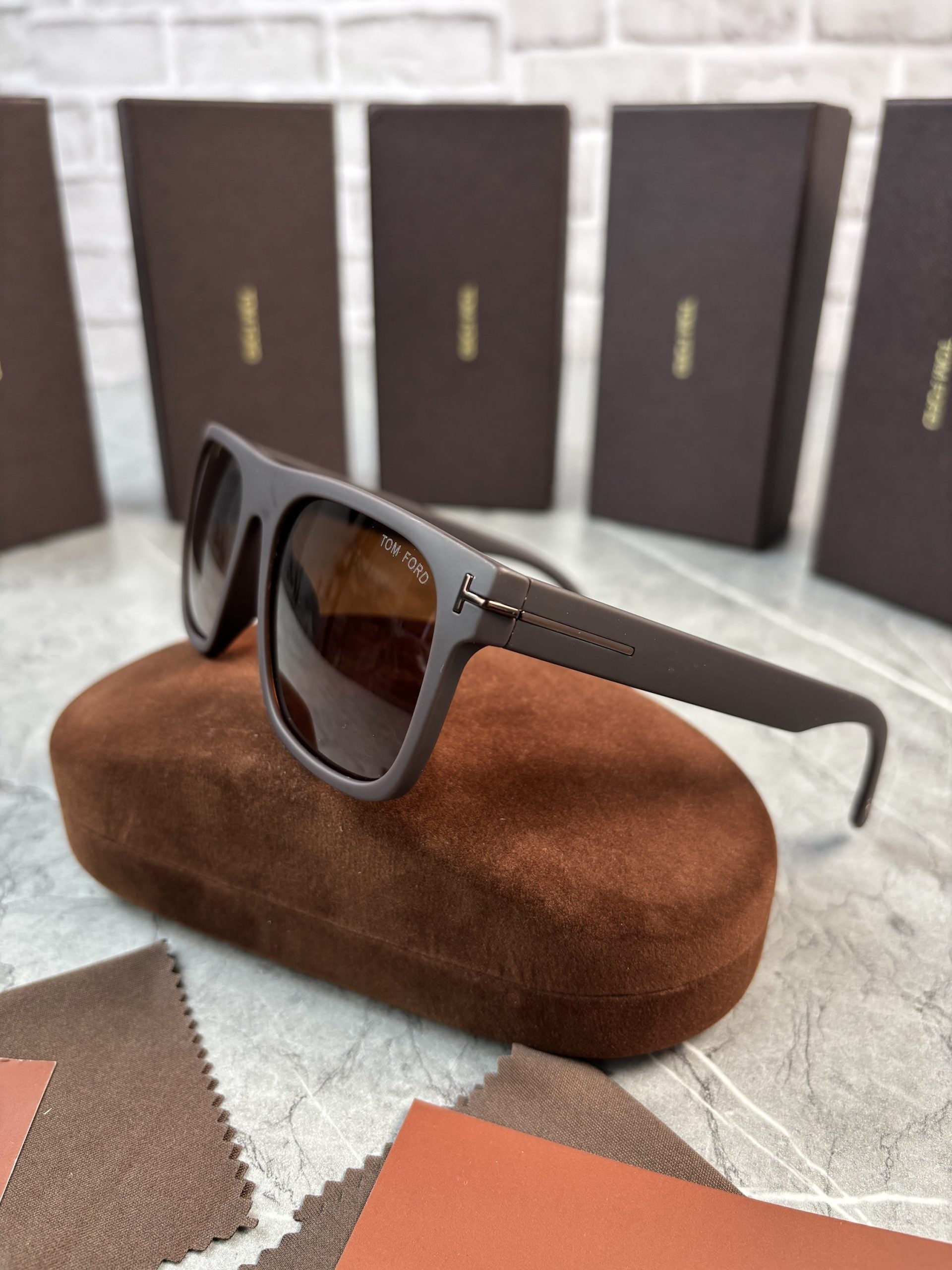 FORD BROWN GLASSES image 1