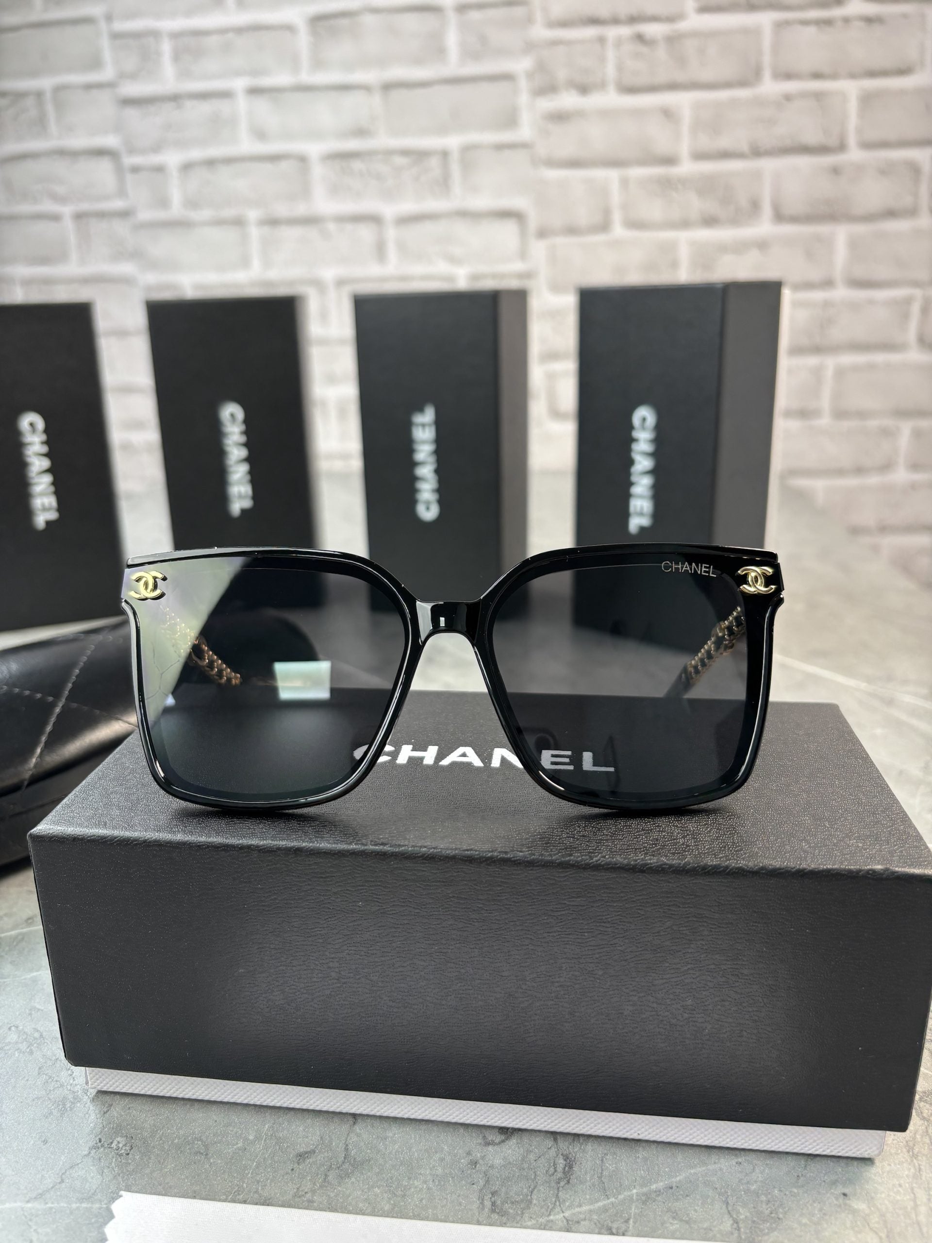 GC BLACK GLASSES image 0