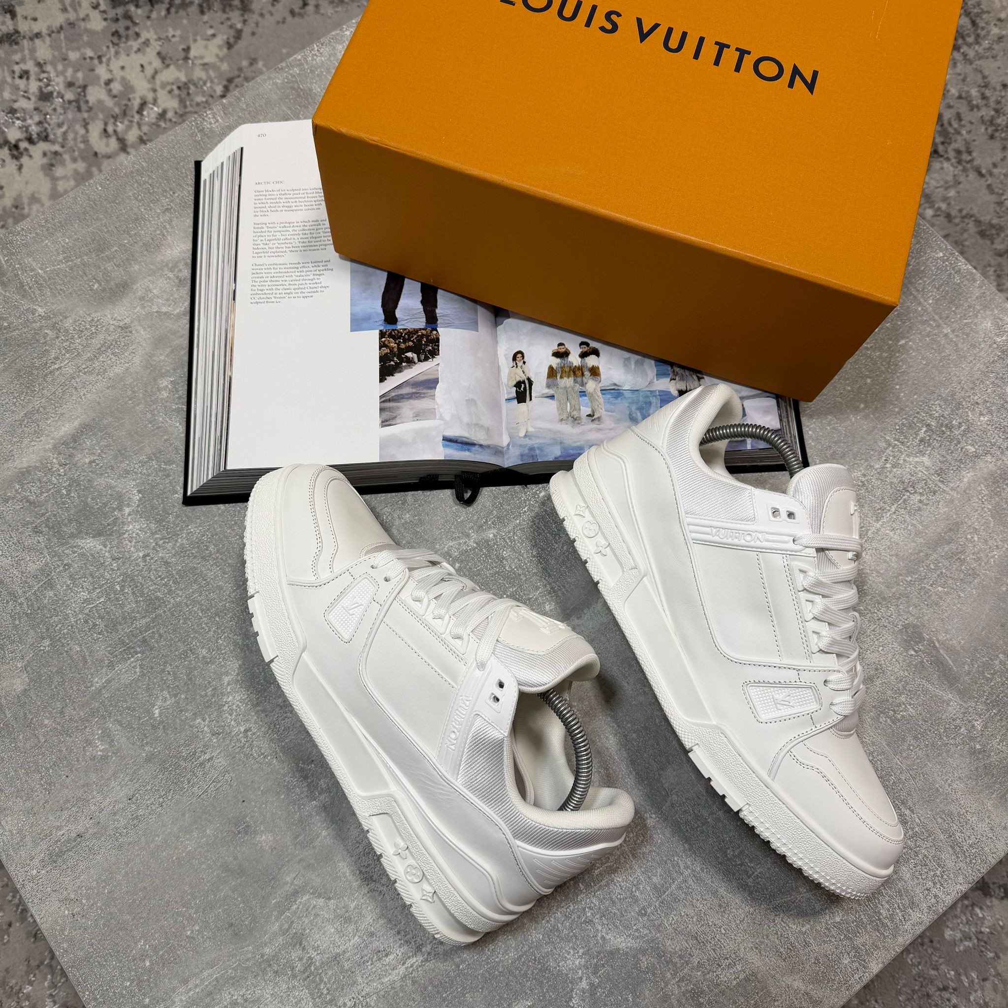 LV trainers white image 0