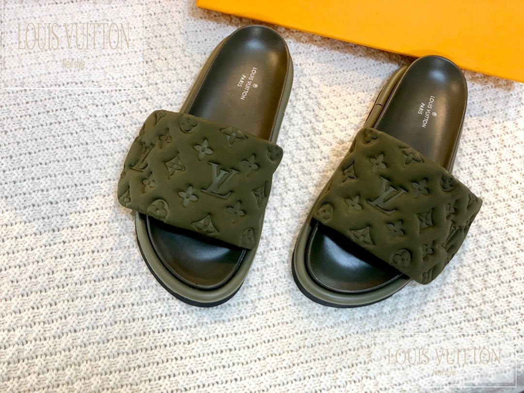 GREEN PILOW SLIDES image 5