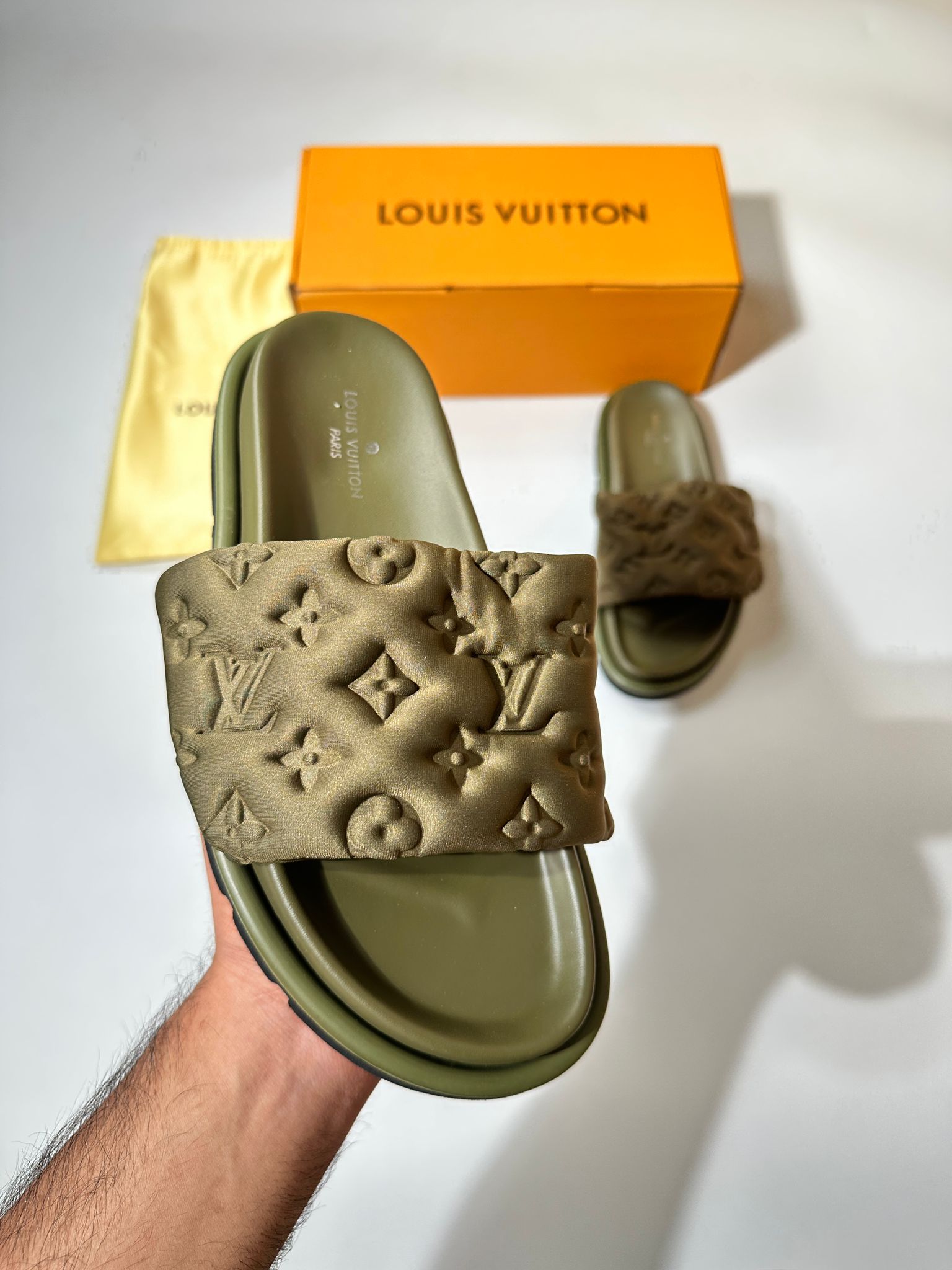 L-V SANDAL image 1