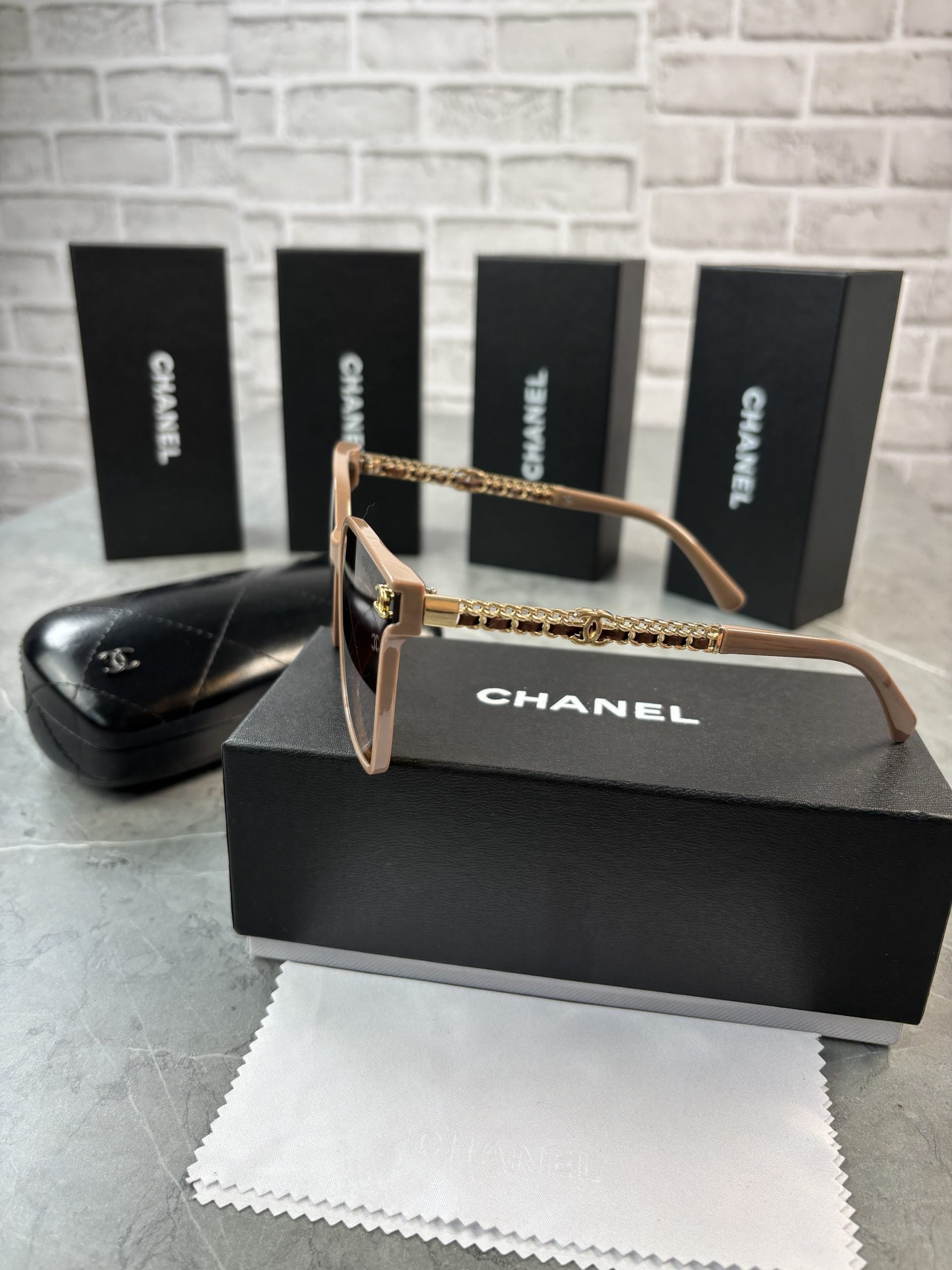 GC GOLD GLASSES image 1