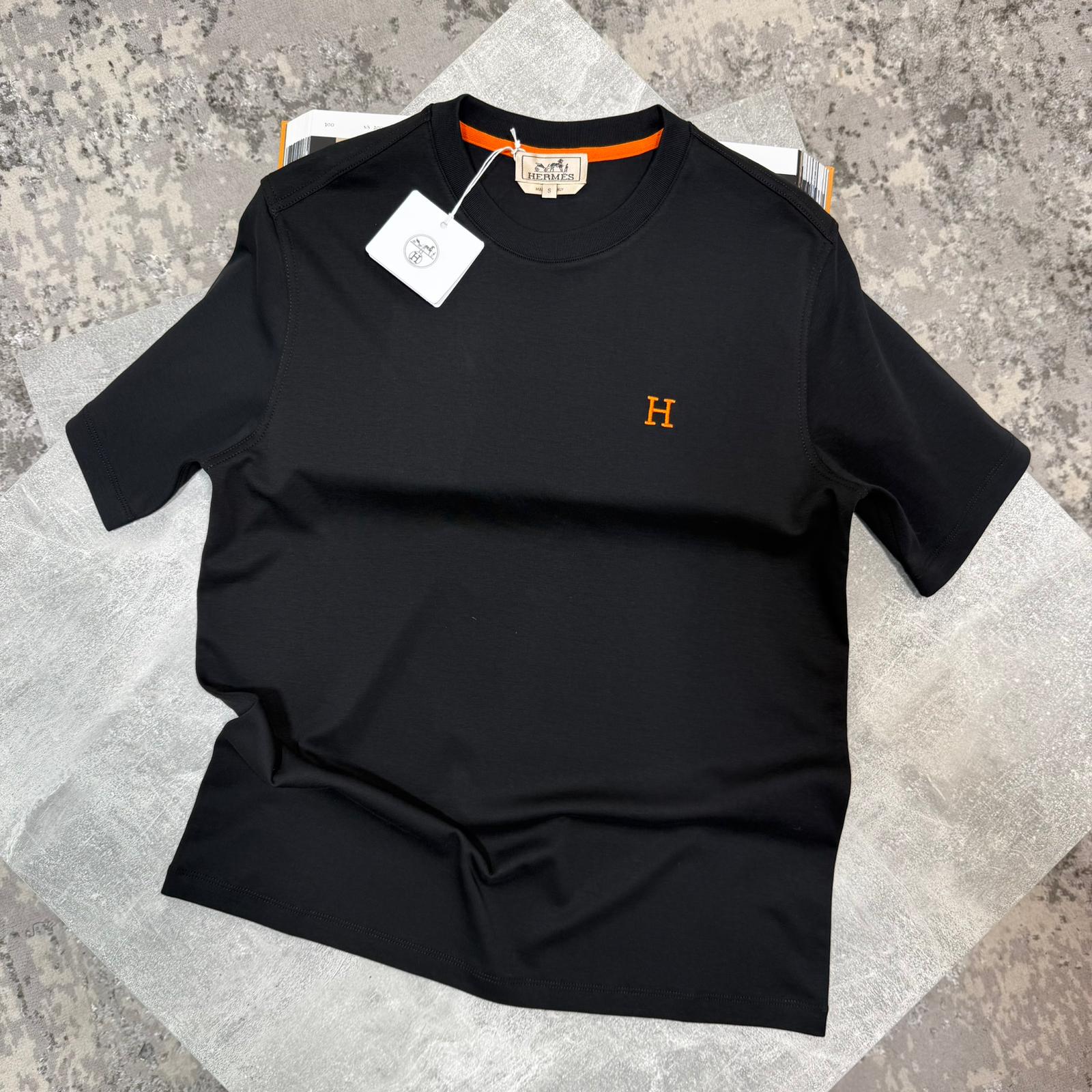 Herm Tshirt Black image 0