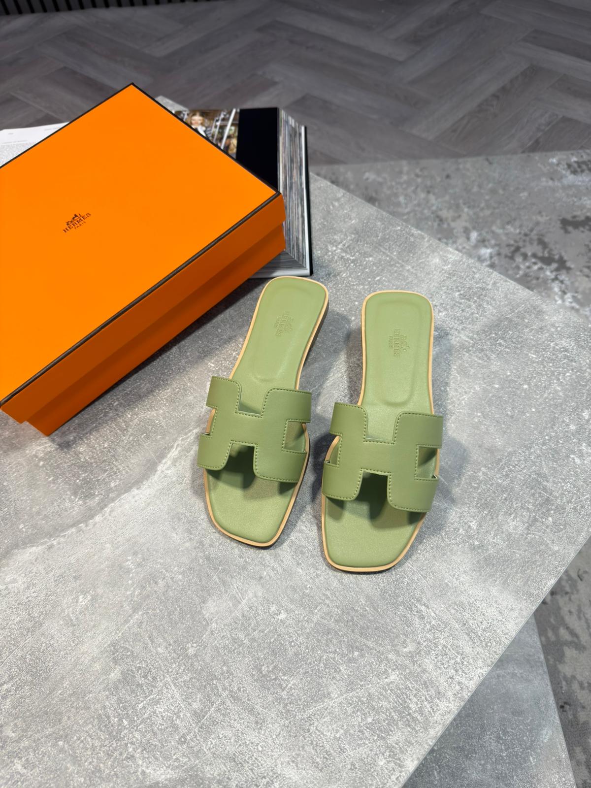 Herm Sliders womens image 0
