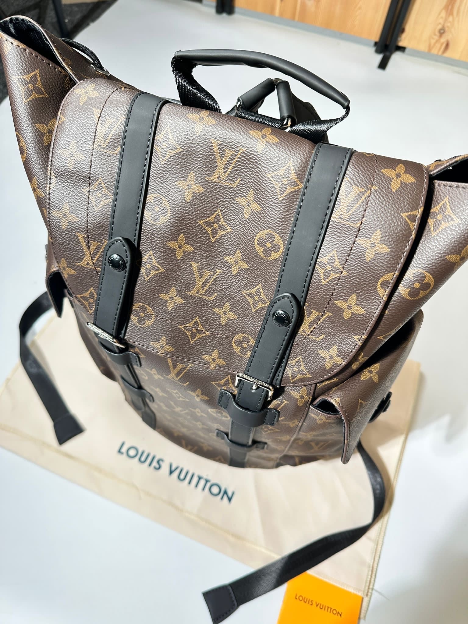 L-V BACKPACK BROWN image 4