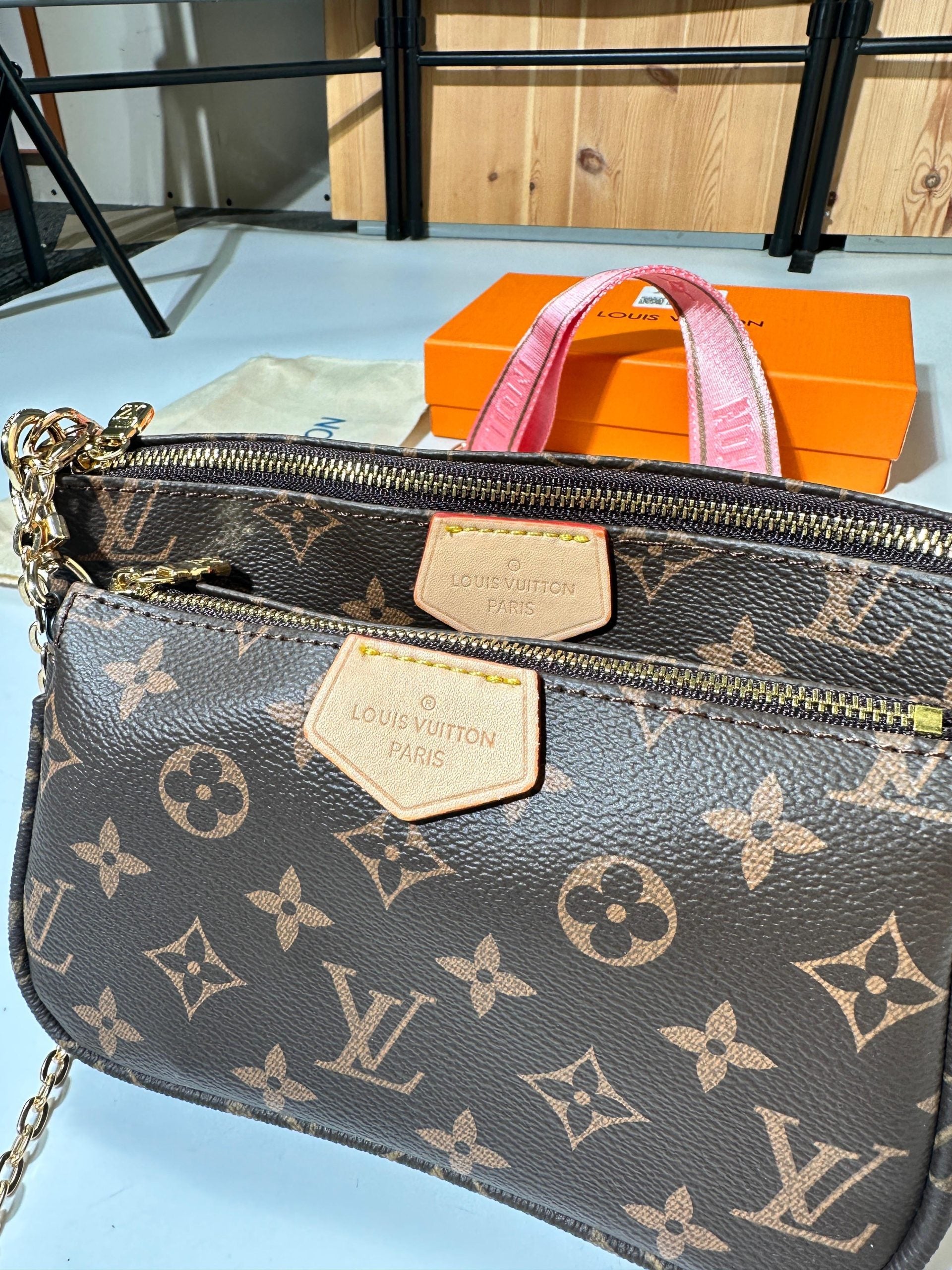 LV BAG image 4