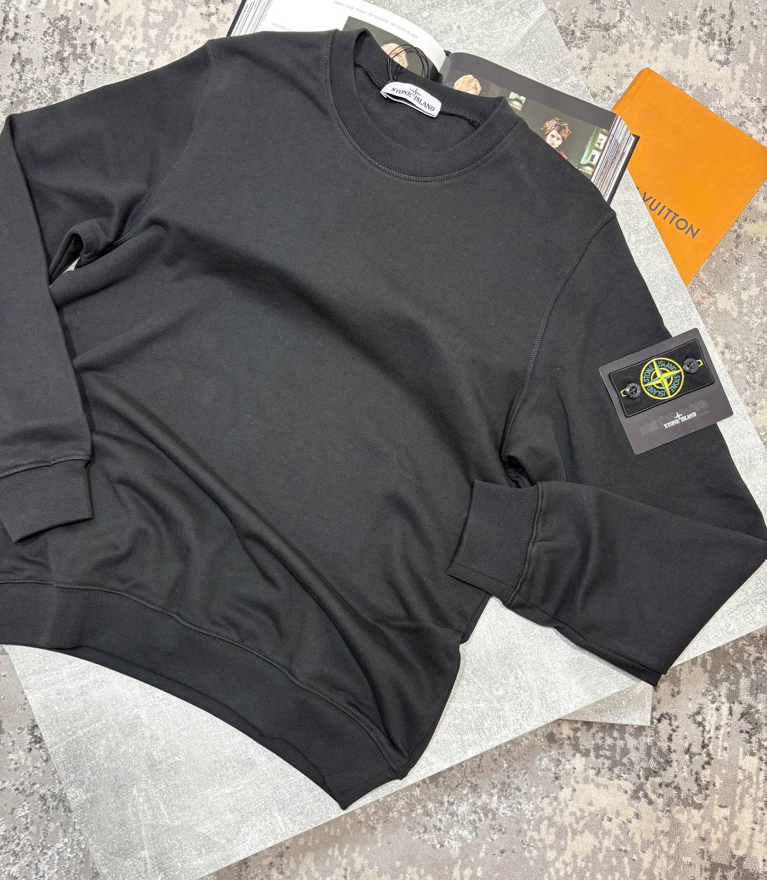 Stone Jumper Black - Classic Badge